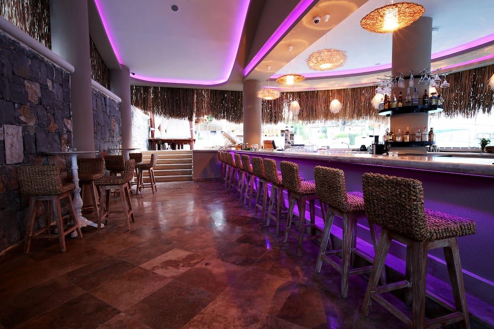 The Pinehill Hotel & Suites - פטהייה - בר