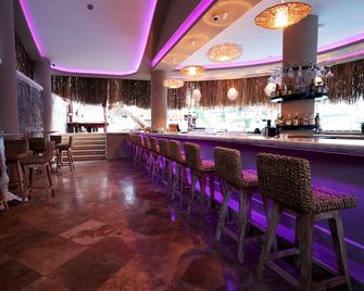 The Pinehill Hotel & Suites - פטהייה - בר