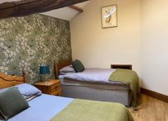 Vale Farm Cottages - Brecon - Bedroom