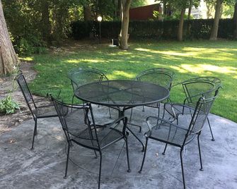 The Duncan Inn - Riverhead - Innenhof