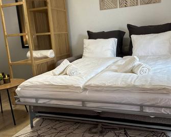 Holiday apartment Einigen for 1 - 4 persons with 1 bedroom - Holiday apartment in one or multi-famil - Krattigen - Habitación