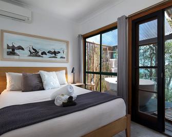 2 Bedroom Romantic Deluxe Cottages - perfect for couples minutes from Noosa - Weyba Downs - Bedroom