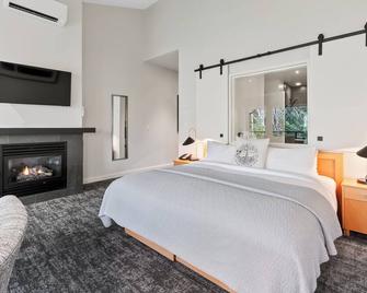 Black Rock Oceanfront Resort - Ucluelet - Bedroom