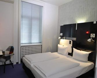 Hotel Cristall - Frankfurt am Main - Bedroom