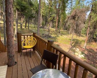 Gated Luxury Queen Bed Cottage Sleeps 2 Air Conditioning Kitchenette Ev Charger - Somers - Balcón