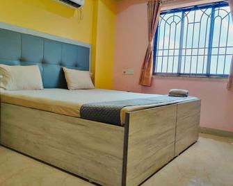 Hotel Mahal & Restaurant - Kalyani - Bedroom