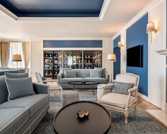 لونجفيتي سينسس - كاسكيس بوتيك هوتل - لبالغين فقط - كاسكايس - ردهة