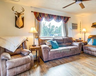 Clean Private Pet-friendly Family Getaway - Heber-Overgaard - Sala de estar