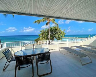 Oceanfront 3-BR Condo with Large Beachfront Terrace - George Town - Balcony