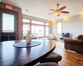 3 Min to Lake Michigan, 15 Min to Ski Crystal (2) - Elberta - Comedor