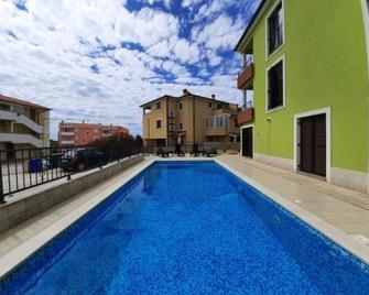 Smaragdna Villa Yourcroatiaholiday - Premantura - Piscina