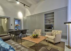 10 Strait Street Apartments - Valletta - Living room