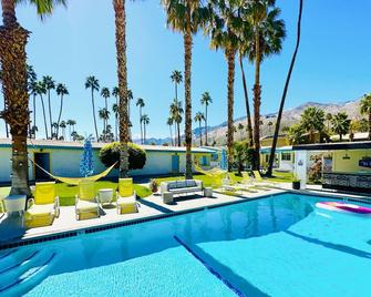 A Place In The Sun - Palm Springs - Piscina