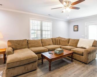 Cozy home with a modern kitchen, spacious living, serene bedrooms, and a private deck for relaxation - Radford