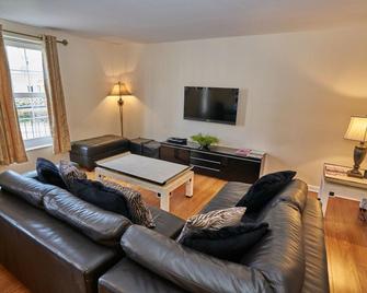 Edinburgh Pearl Apartments - Dalry Gait - Edinburgh - Living room
