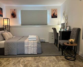 Kenneths Cozy Retreat - Saint John 1bdrm | Wi-Fi | 4mins Regional Hospital & Unb - Saint John - Bedroom