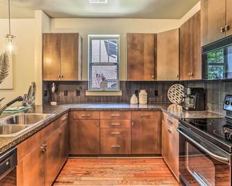 Dwtn Condo 4 Blocks to The Wilmington Riverwalk! - Wilmington - Küche