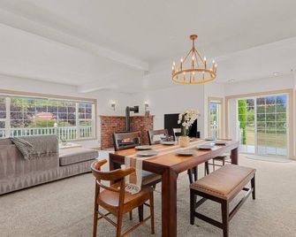 Snohomish 10+acre 5br | Hot Tub, Pond & Stables - Snohomish - Comedor