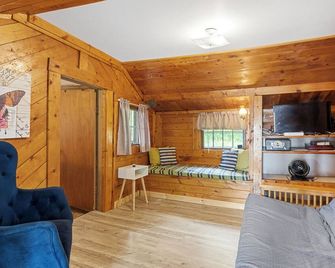 Tree House On Conesus | Lakeview | Flx | Rustic - Geneseo - Living room