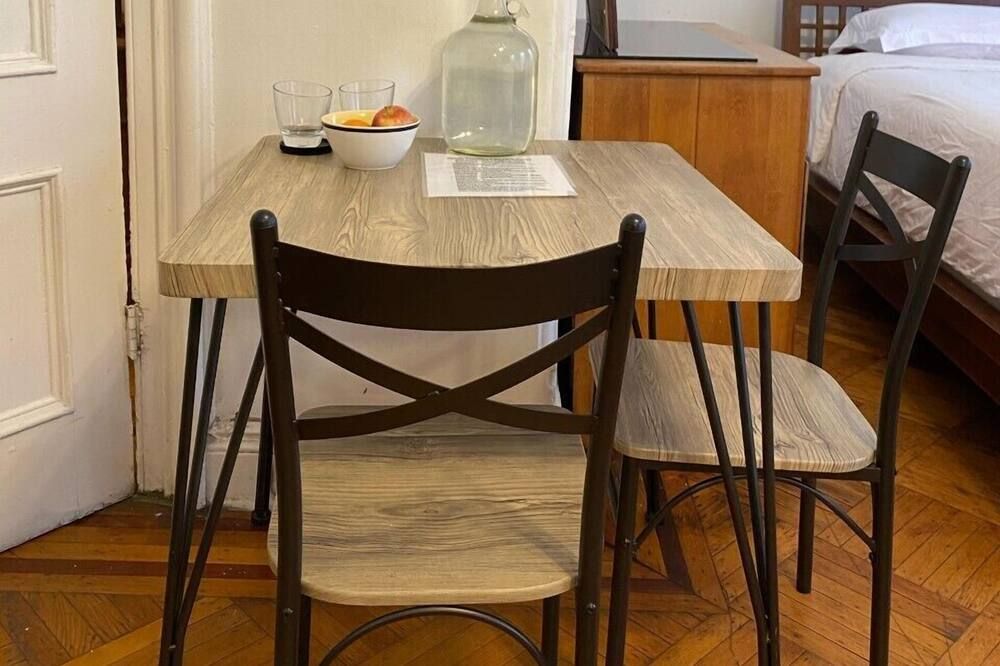 Home With Many Amenities Including Event Space And Back Porch - بروكلين - غرفة طعام