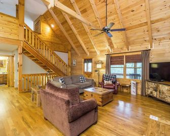 Poppy's Great Escape - 4 Bed/4 Bath Log Cabin - Dahlonega - Huiskamer