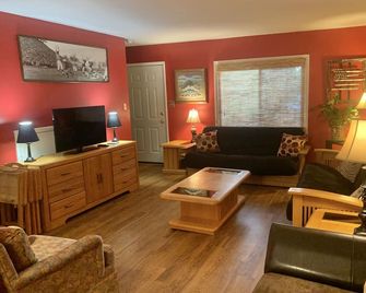 Sweet Home Away from Home - Athens - Living room