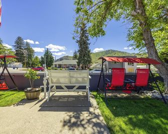 Deep Water Inn - Chelan - Patio