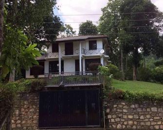 Kandy C - Doluwa - Edificio