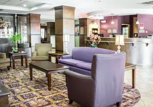 Comfort Suites Sanford 103 1 1 2 Sanford Hotel Deals Reviews Kayak