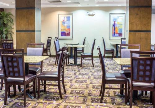 Comfort Suites Sanford 103 1 1 2 Sanford Hotel Deals Reviews Kayak