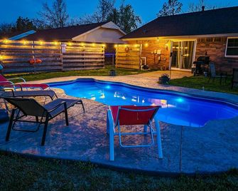 Sooner Oasis-Pool, Hot Tub, Arcade, 3 miles to OU! - Norman - Zwembad