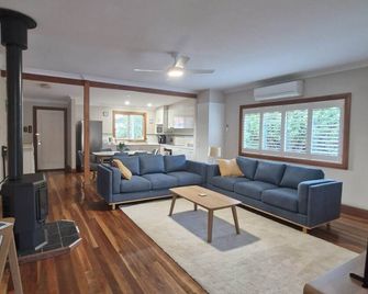 Bridget's Cottage (20 character) - Yankalilla - Sala de estar