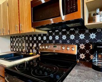 Small town motel-style stay - Unit 6 - Raymond - Cocina