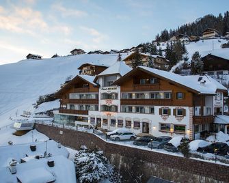 Hotel Interski - Santa Cristina Valgardena - Building