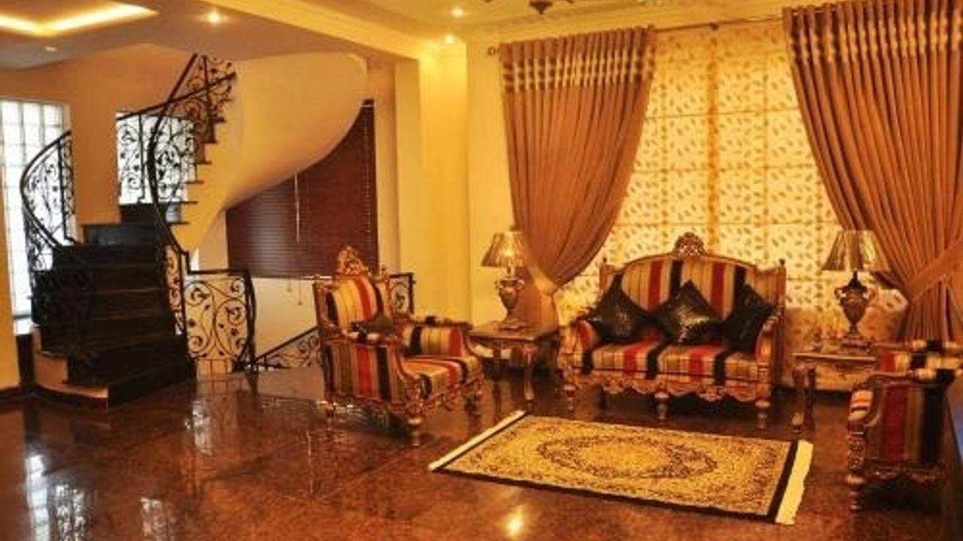 Reina Boutique Hotel