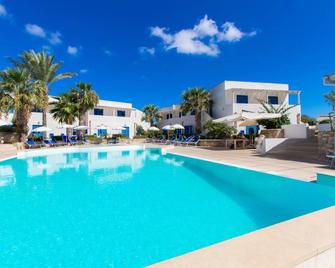 Resort Cala La Luna - Favignana - Piscina