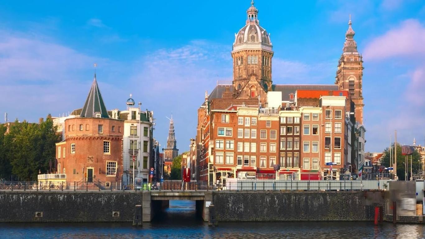 فندق نيوترال