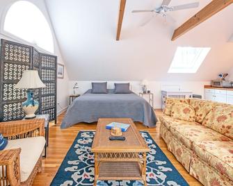 Bright and Modern Wellfleet Studio Apartment Close to Ponds, Trails, and Town - Wellfleet - Bedroom