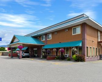 Canadas Best Value Inn & Suites-Castlegar - Castlegar - Building