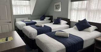 Corner House Hotel Gatwick with Holiday Parking - Horley - Schlafzimmer