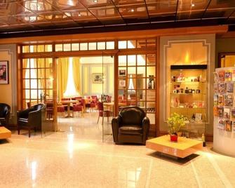 Le Continental - Forges-les-Eaux - Lobby
