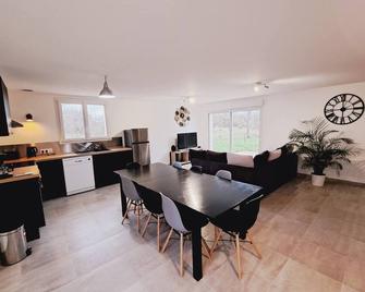 Le Bonheur est dans le Pré. - Saint-Romain-sur-Cher - Salle à manger