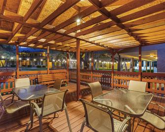 Best Western Pine Springs Inn - Ruidoso Downs - Edificio