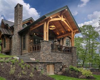 Dramatic Lakefront Timberframe Home - Ithaca - Building