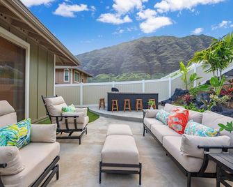 Family Oceanview Oasis, Hot Tub, Sleep 12 - Makaha Valley - Balcony