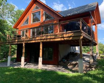 Rideau Lakes Log Cabin - Jones Falls - Edificio
