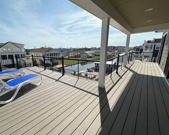 Built In 2024-Canal Front, Pool, Swim Up & Covered Bar - Fenwick Island - Balcón