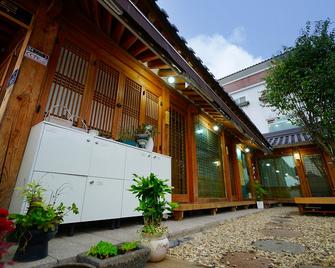 Hanokmaru - Jeonju - Building