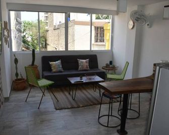 3-2 Artsy Apartment in the Heart of Santa Marta - Santa Marta - Wohnzimmer