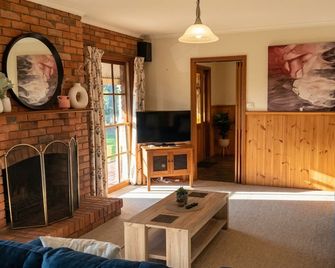 Relaxing Family Farmstay Shepparton 7mins to CBD - Kialla - Sala de estar